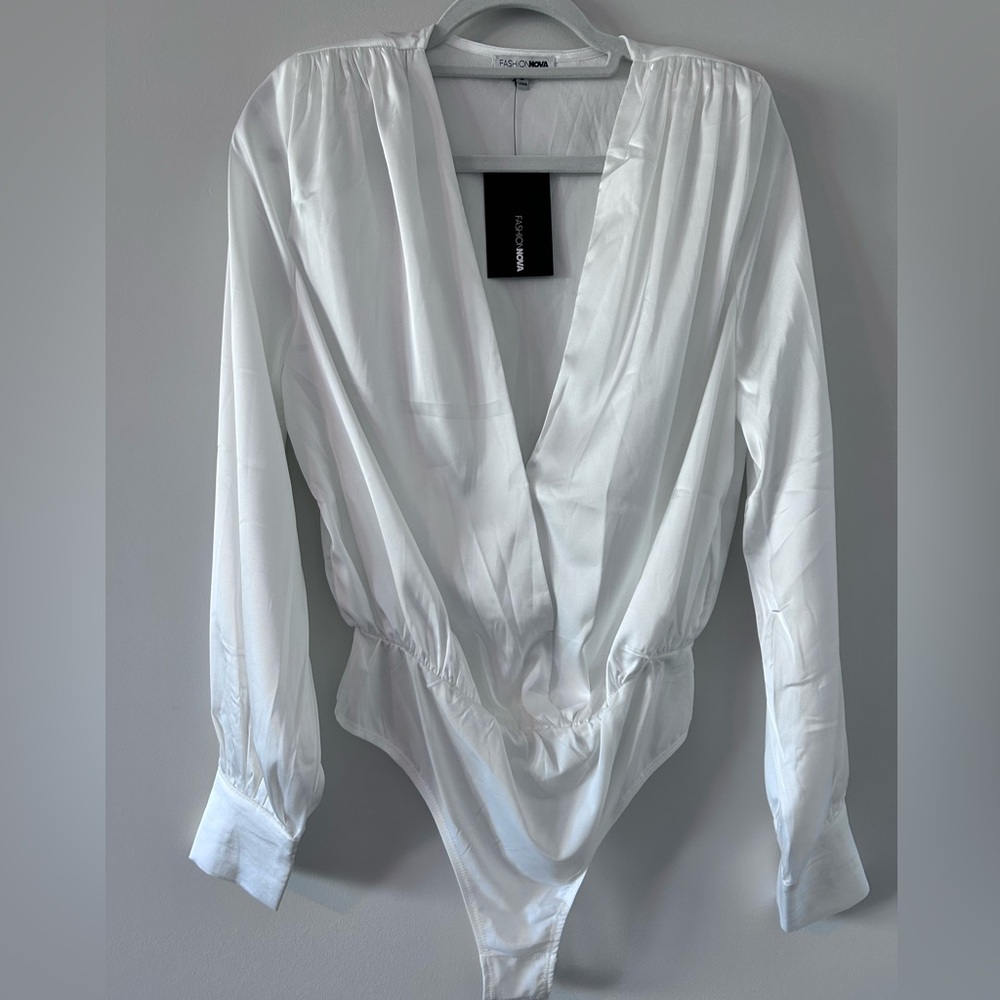 FASHION NOVA • Ivory Long Sleeve Bodysuit • M •